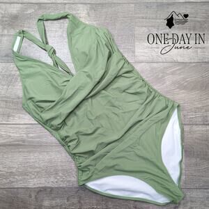 CharmLeaks Twist Front Halter One Piece Swimsuit Size L